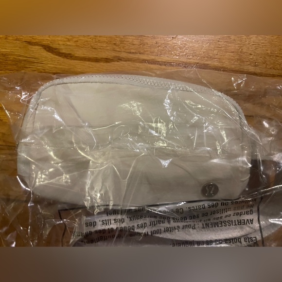 Lululemon everywhere Belt Bag in white Opal.  Will consider trade to diff color - Picture 4 of 5